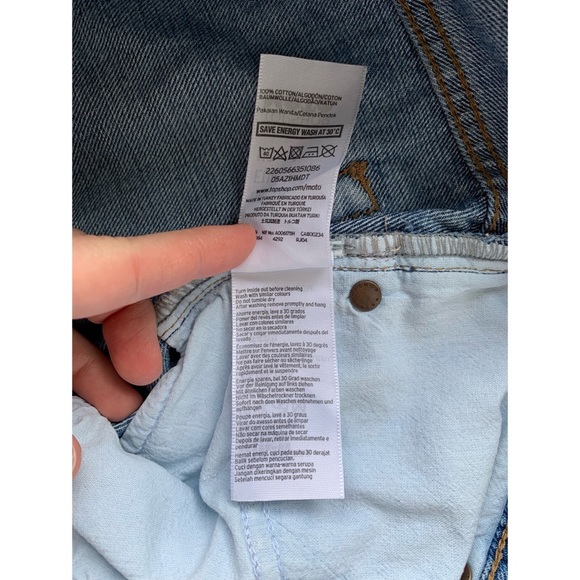 XS, TOPSHOP, blue denim MOM shorts with raw hem - Picture 8 of 8